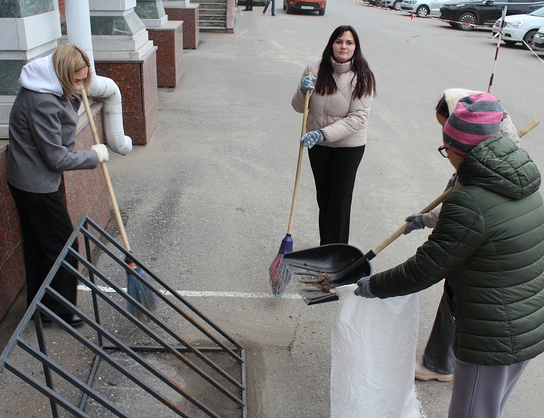 28 марта прошел весенний субботник по благоустройству территории.